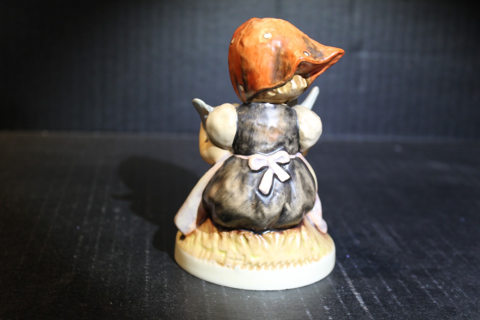 Goebel Hummel “Cinderella” Figurine #337 Tmk 6 is 4.75″ tall, nice
