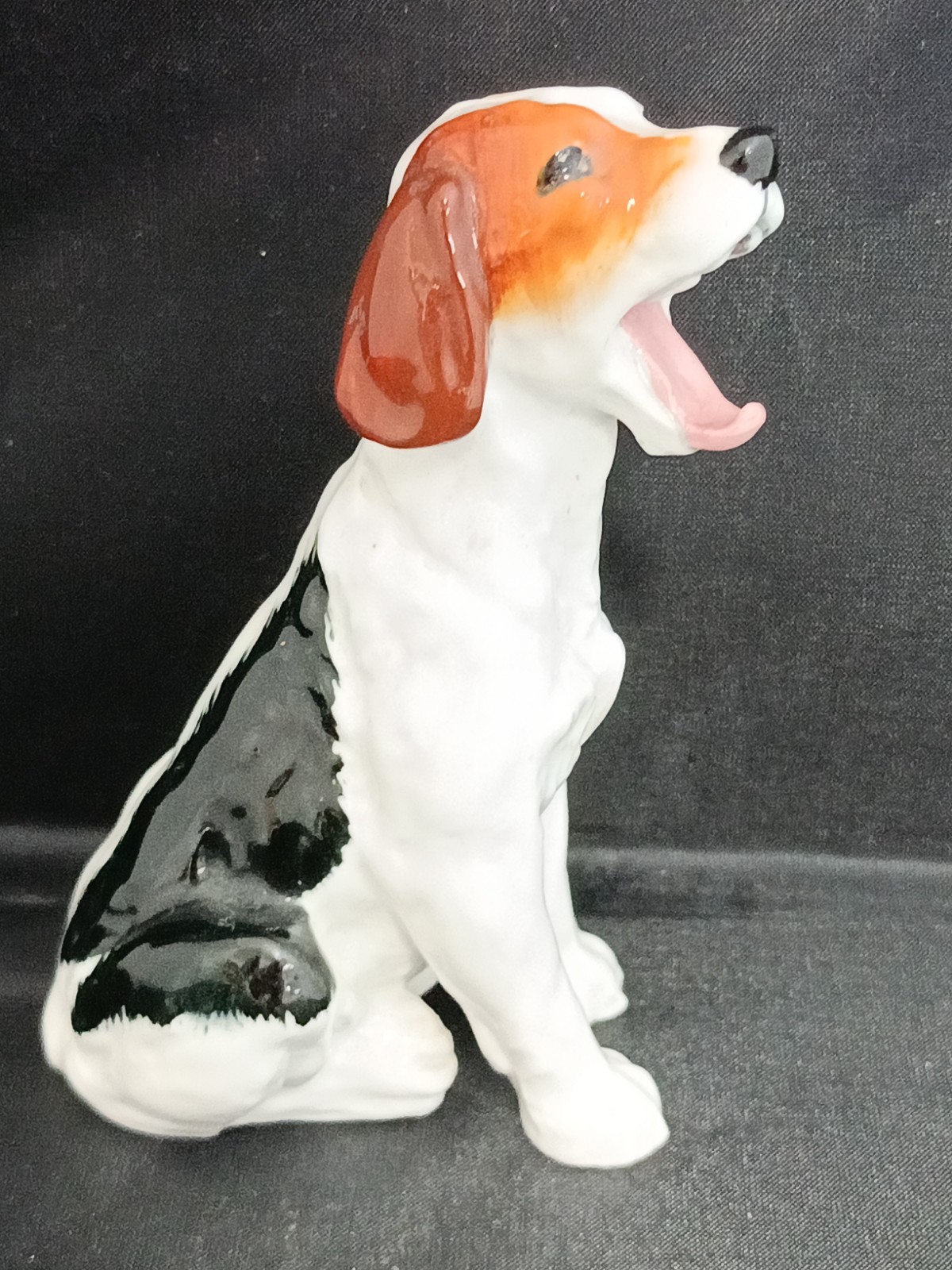 Royal Doulton Bone China Beagle Hound Dog Figurine HN 1099 Glossy Finish