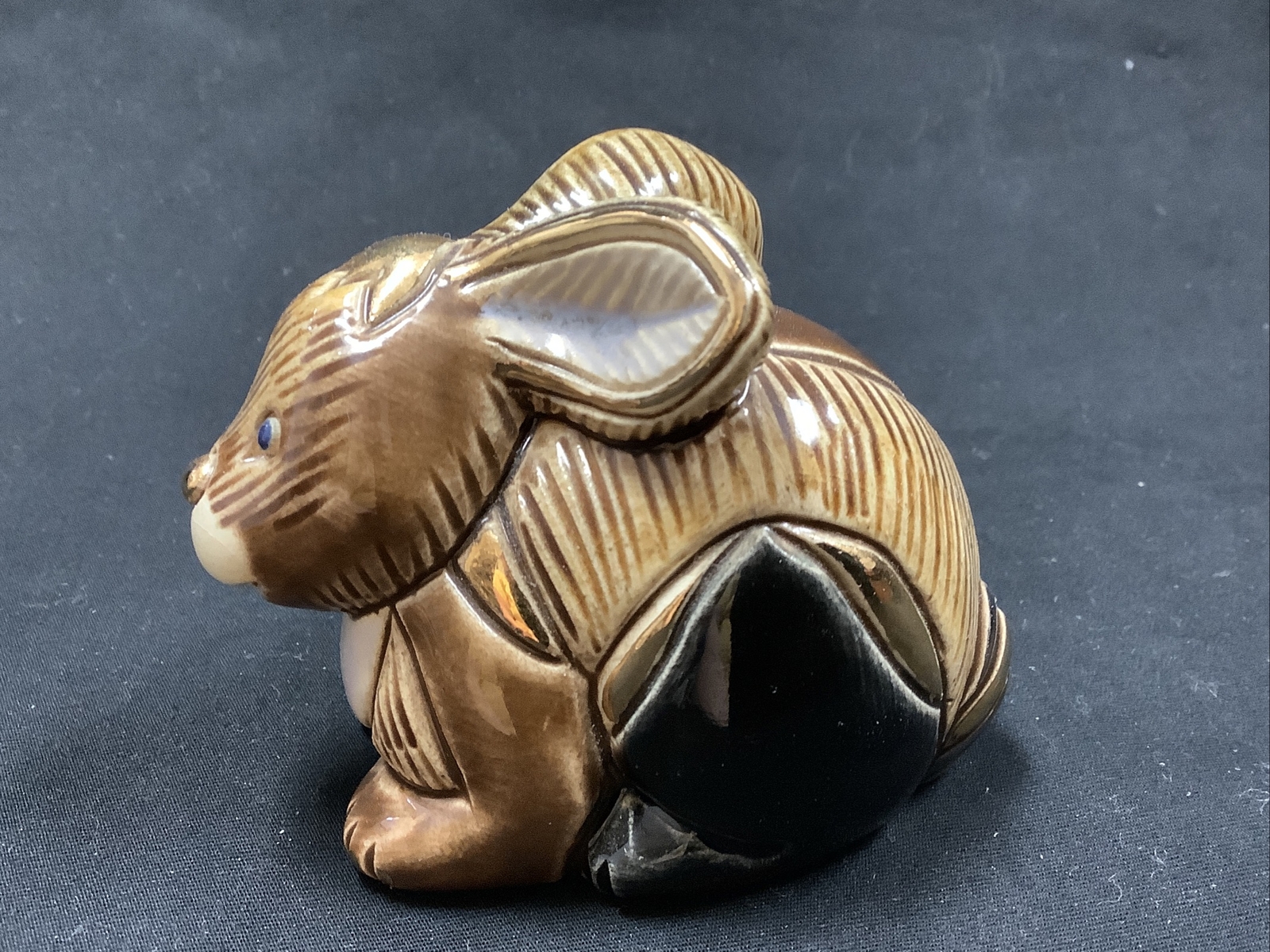 De Rosa Rinconada, Black/Brown/Gold Rabbit Figurine, 3″ L x 1.75″ W