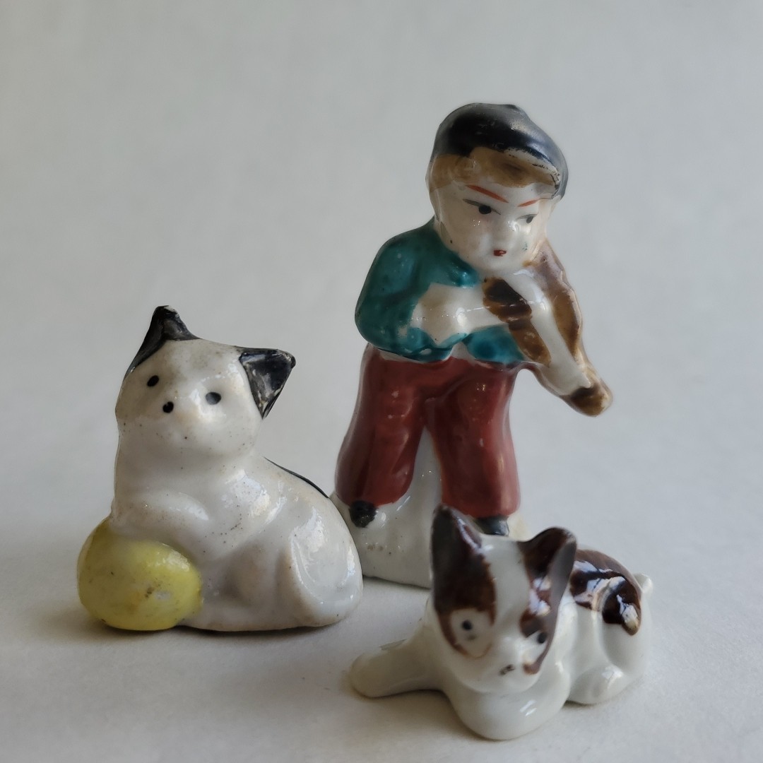 3 Vintage Figurines Cat, Dog, Boy And Violin Made In Japan