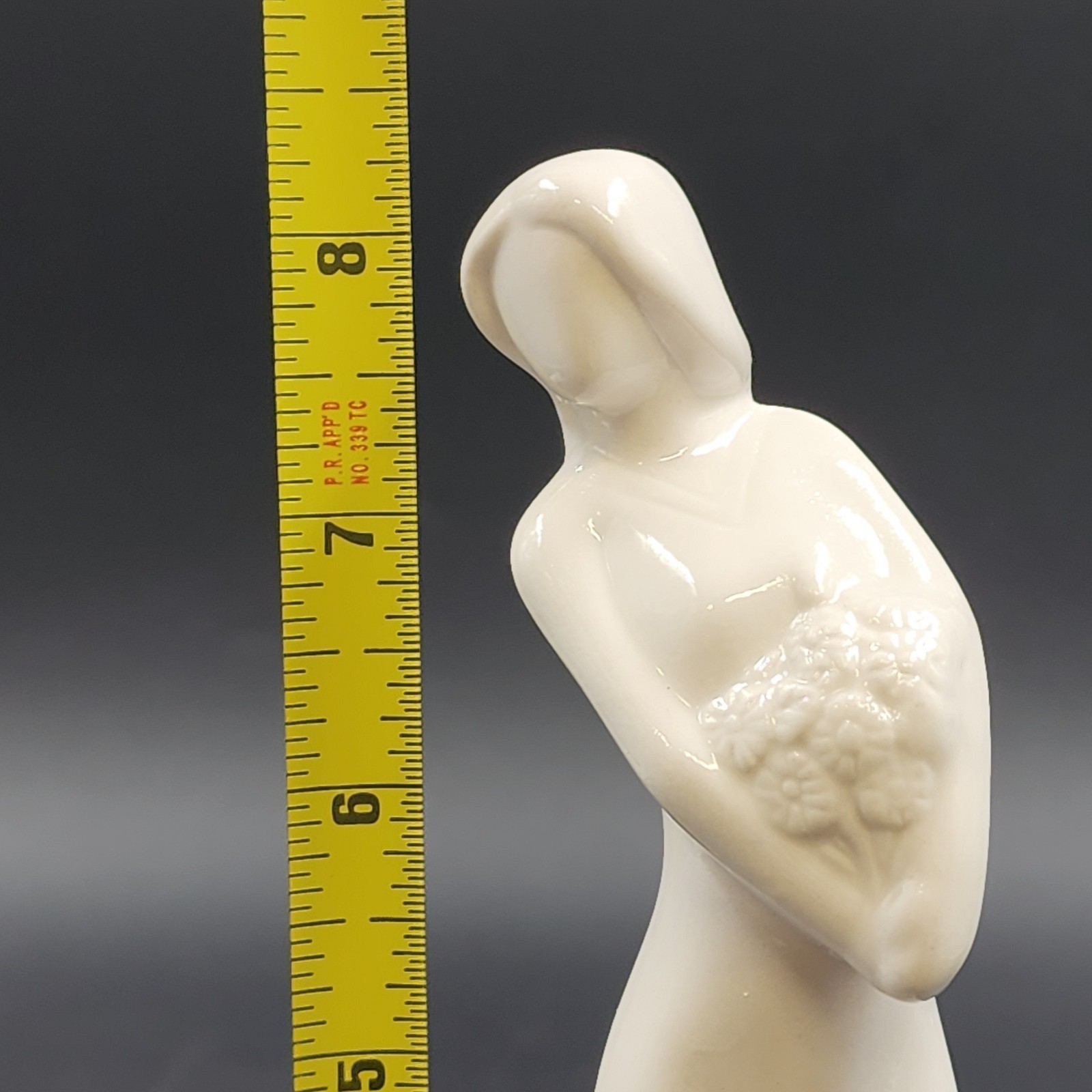 2 Faceless Women Figurines Solid White & Off-White Glazed Porcelain Flowers 8.5″