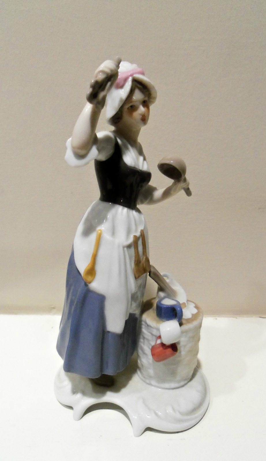 Goebel Lady Figurine Female Hawker Colonial Craftsman Series #16 05419 porcelain