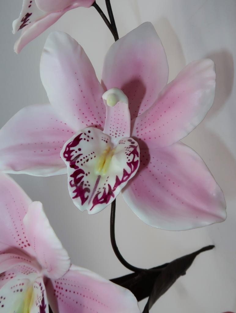 Boehm, England Cymbidium PINK ORCHID, #60008 Porcelain Floral Figurine, 10 1/2″
