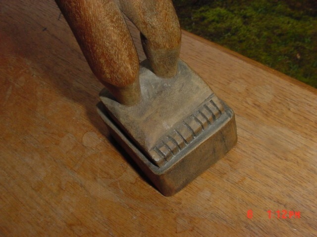 RARE VINTAGE ABORIGINIE CARVING OF WOMAN TAIWAN NATIVE 13 INCHES TALL
