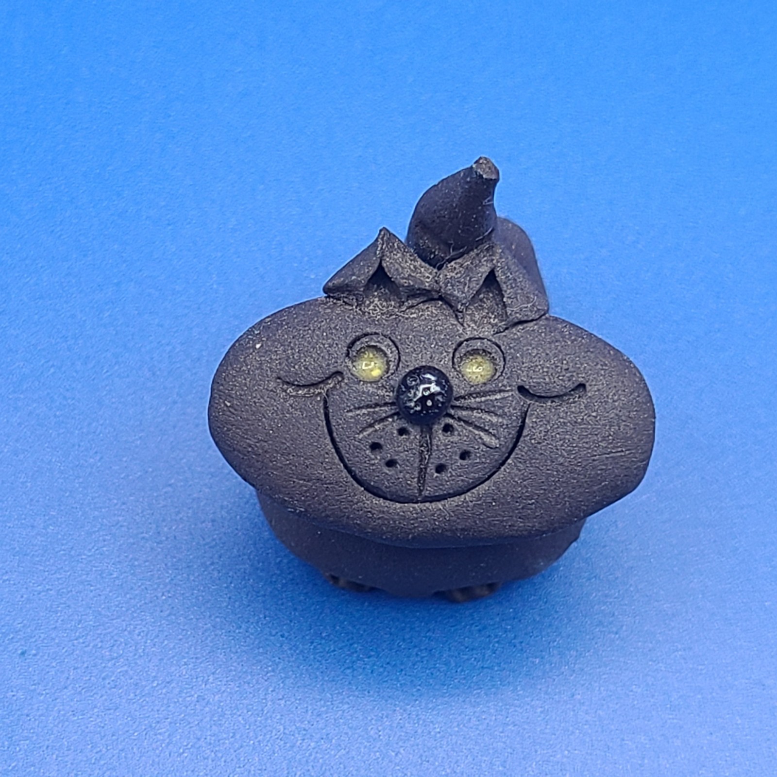 Artisan Signed LM Hand Crafted Miniature Clay Black Cat 1.25″ FREE SHIPPING