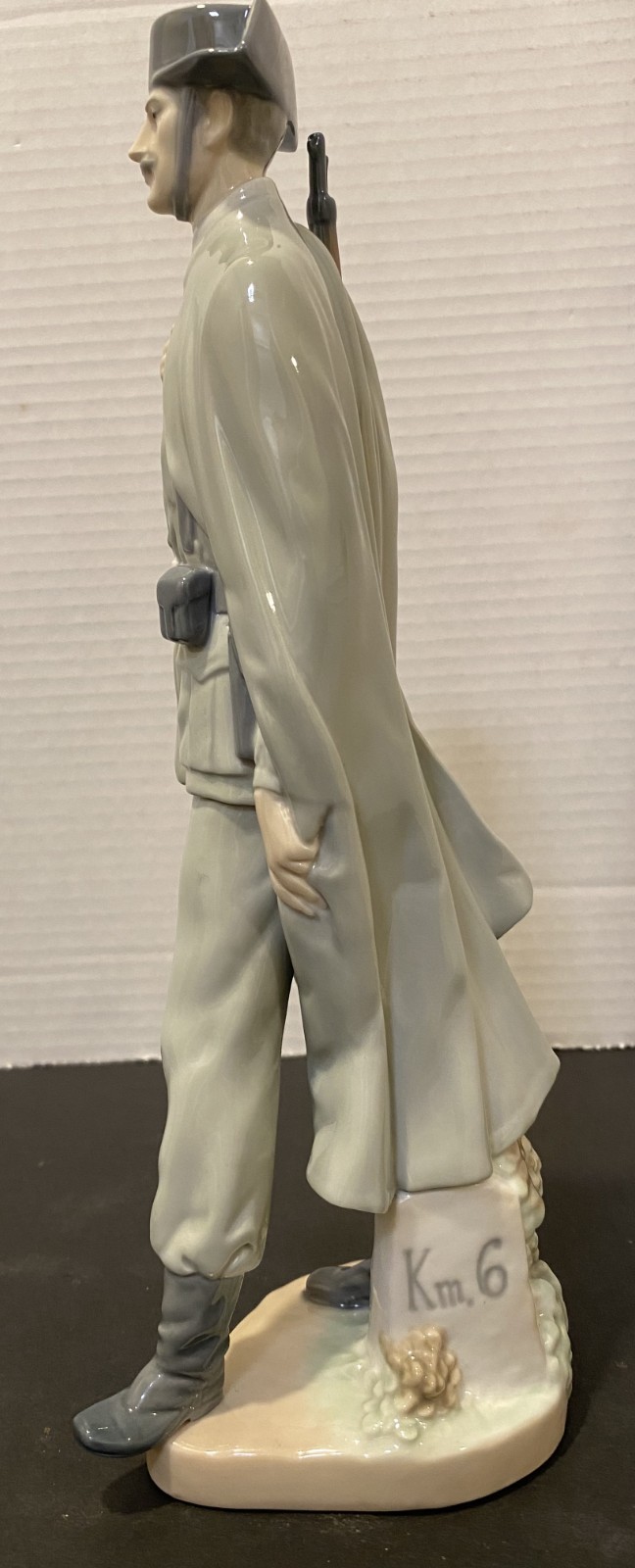 Lladro Vintage La Guardia Civil Spanish Soldier Porcelain Figurine #4889 NO BOX