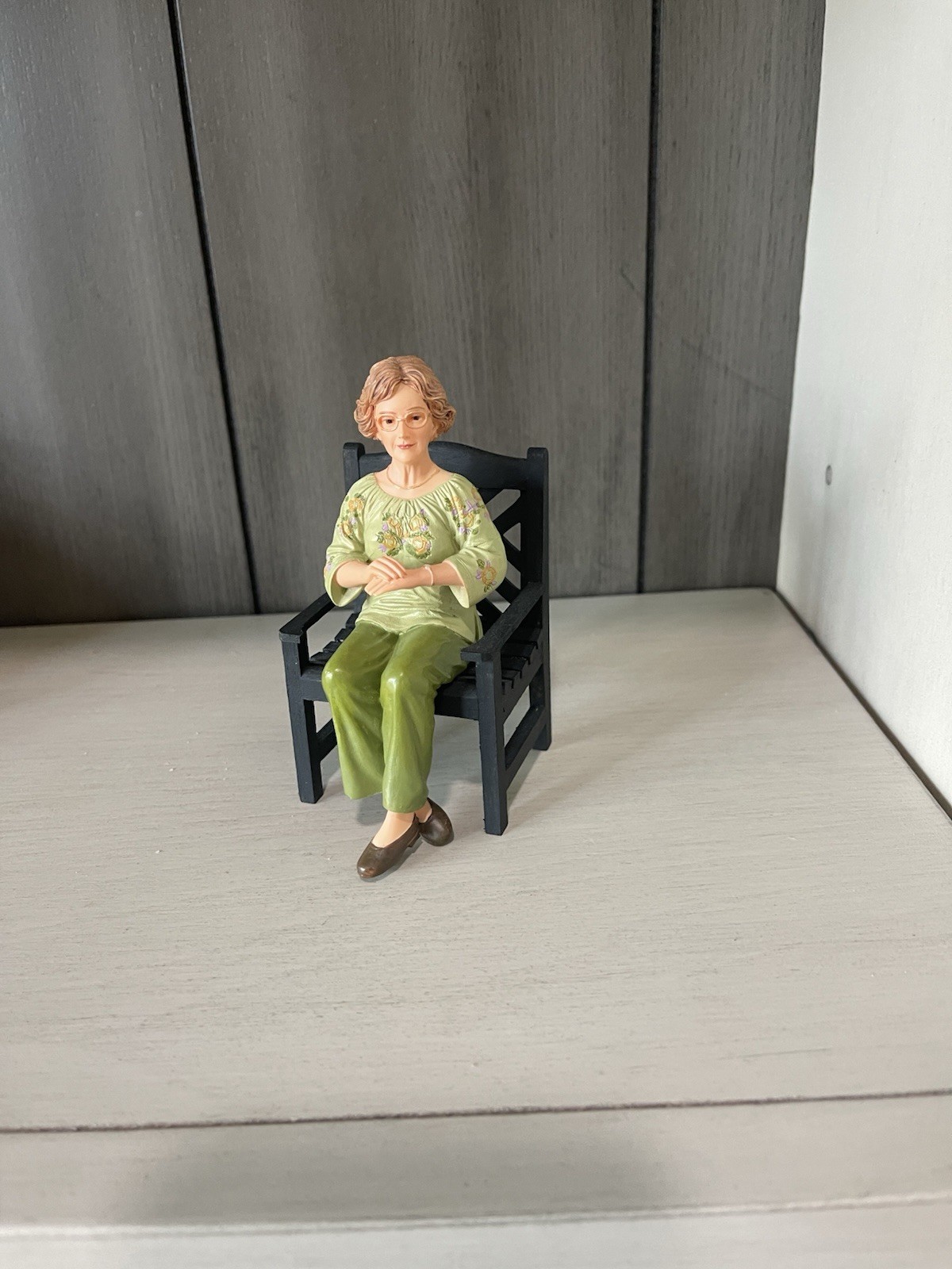 Dollhouse miniature Donna with box from Hobby Builders Supply 1:12