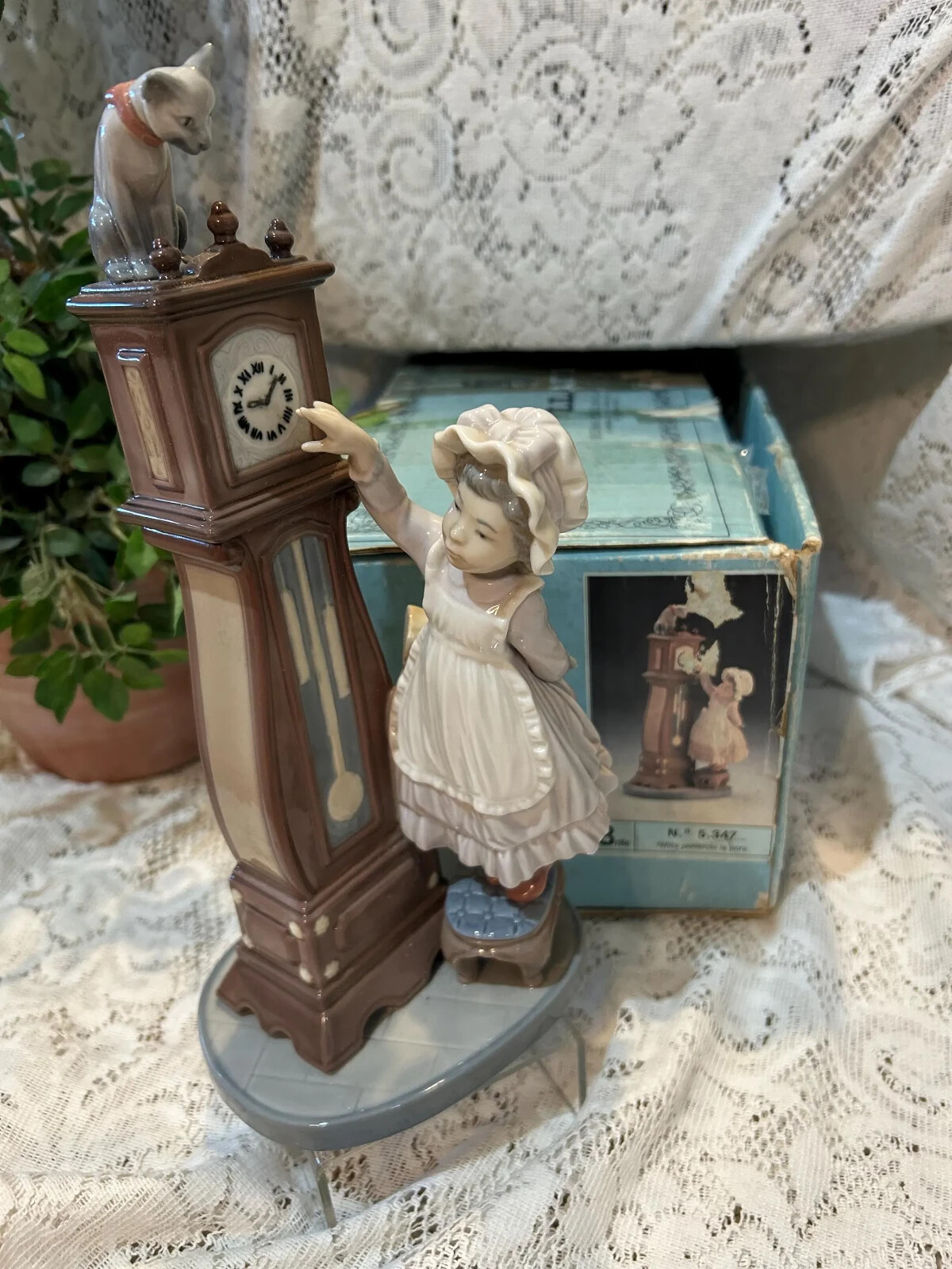 Lladro Cat “Bedtime” 5347 Llardo Porcelain Girl & Cat on Grandfather clock