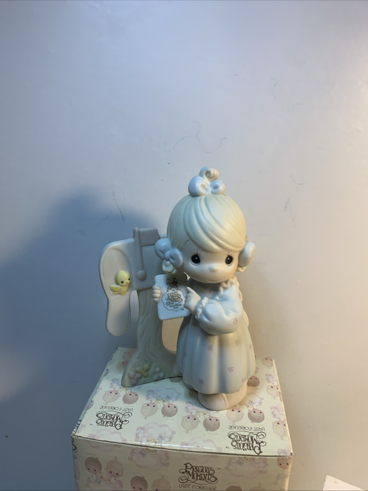 Precious Moments 1991 Symbol of Membership SHARING THE GOOD NEWS TOGETHER C0011