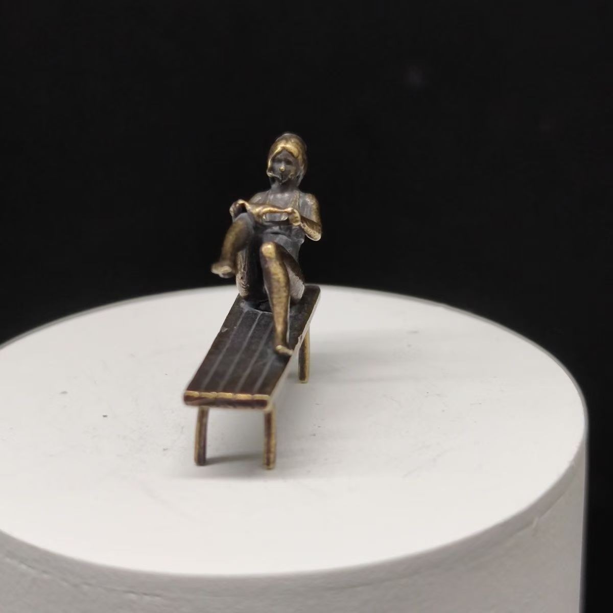 Mini Brass Seated Pin-Up Figurine – Retro Art Collectible Decor Statue