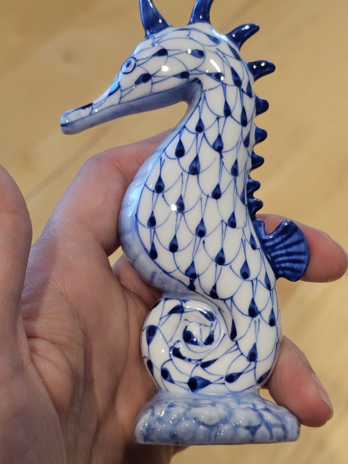Andrea By Sadek Blue & White Fishnet Seahorse Porcelain 4 5/8″ Figurine