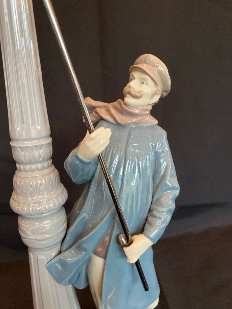 Lladro *SIGNED* Porcelain Figurine, “Lamplighter”, item #5205 (retired 1984)