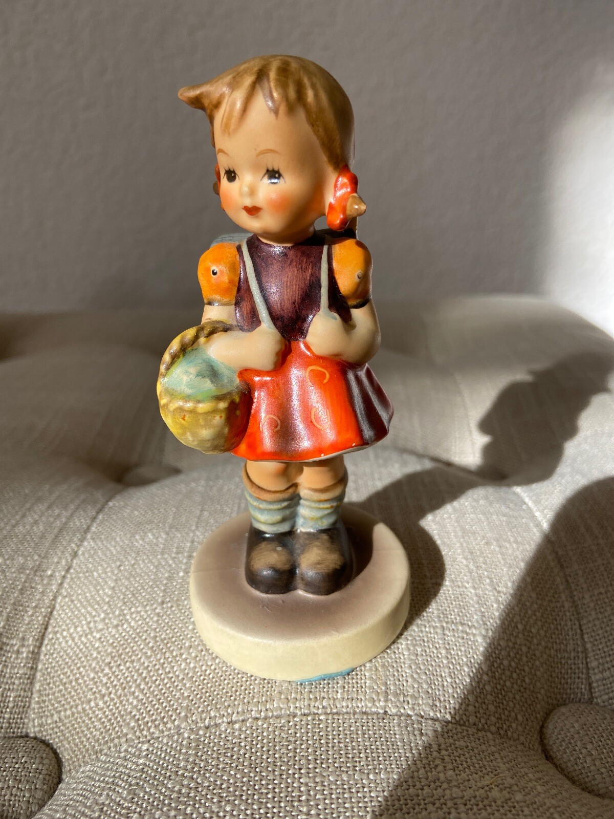 RARE Goebel Hummel Figurine “SCHOOL GIRL” # 81/0 approx 4.5″ Tall