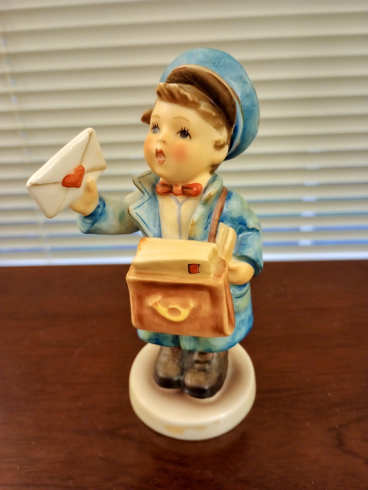 Vintage Goebel M.I. Hummel Figurine “Postman” #119 TMK 5, 5.5″T