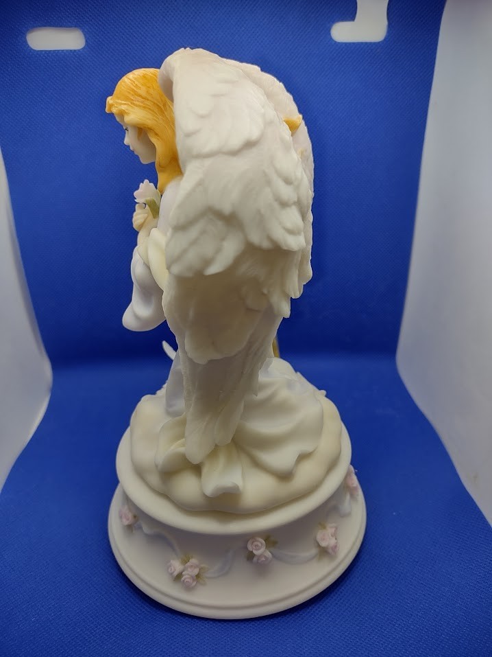 Seraphim Classics Angel music box Figurine
