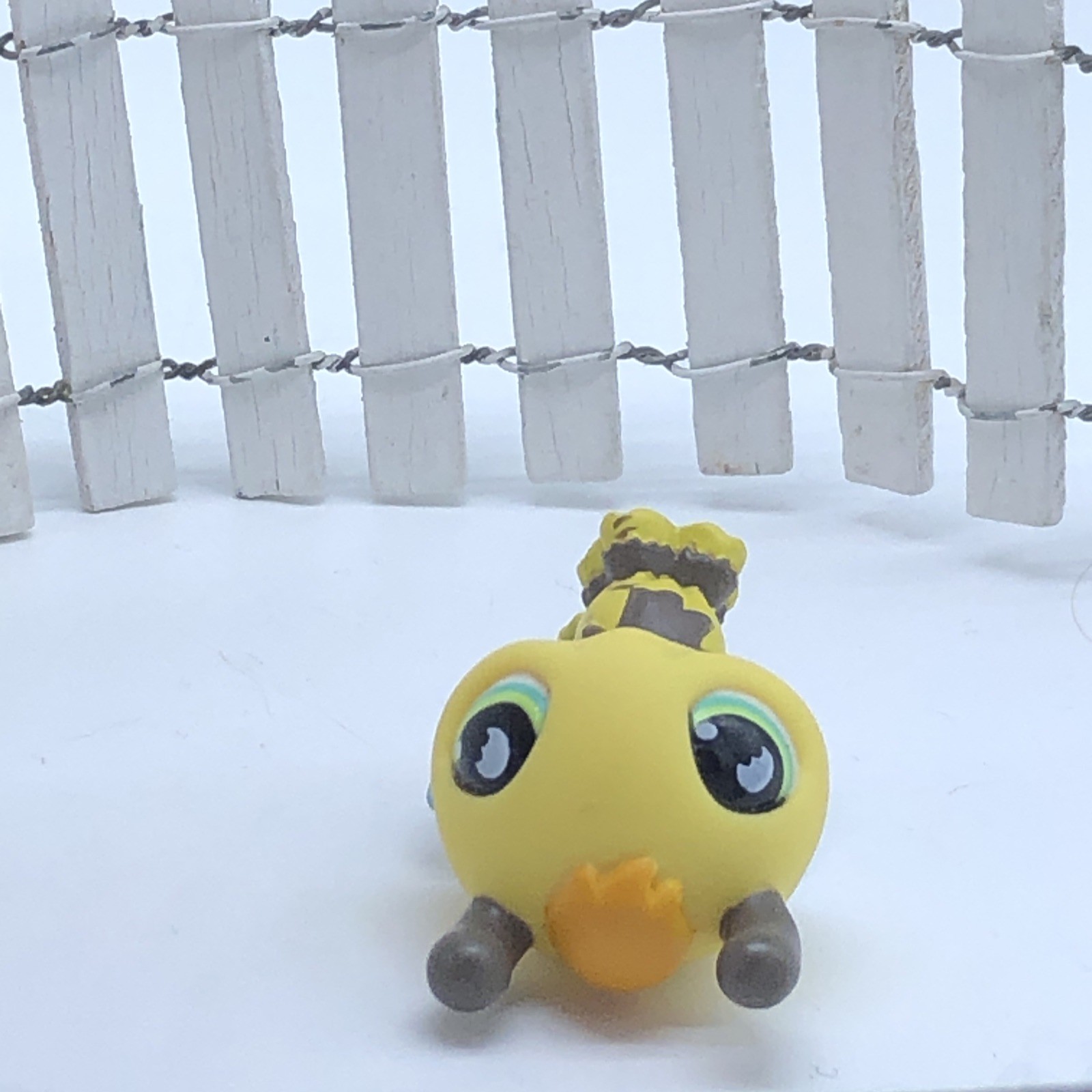 Authentic Hasbro Littlest Pet Shop LPS Yellow Bee #813 with Wings