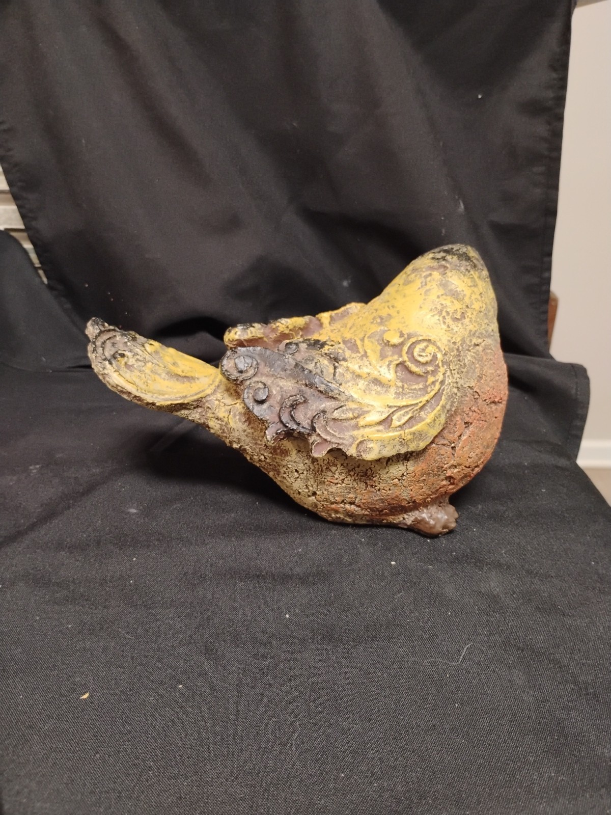 Decorative Figurine Of A Bird/Unbranded/ Resin Or Wood?/6″×8″