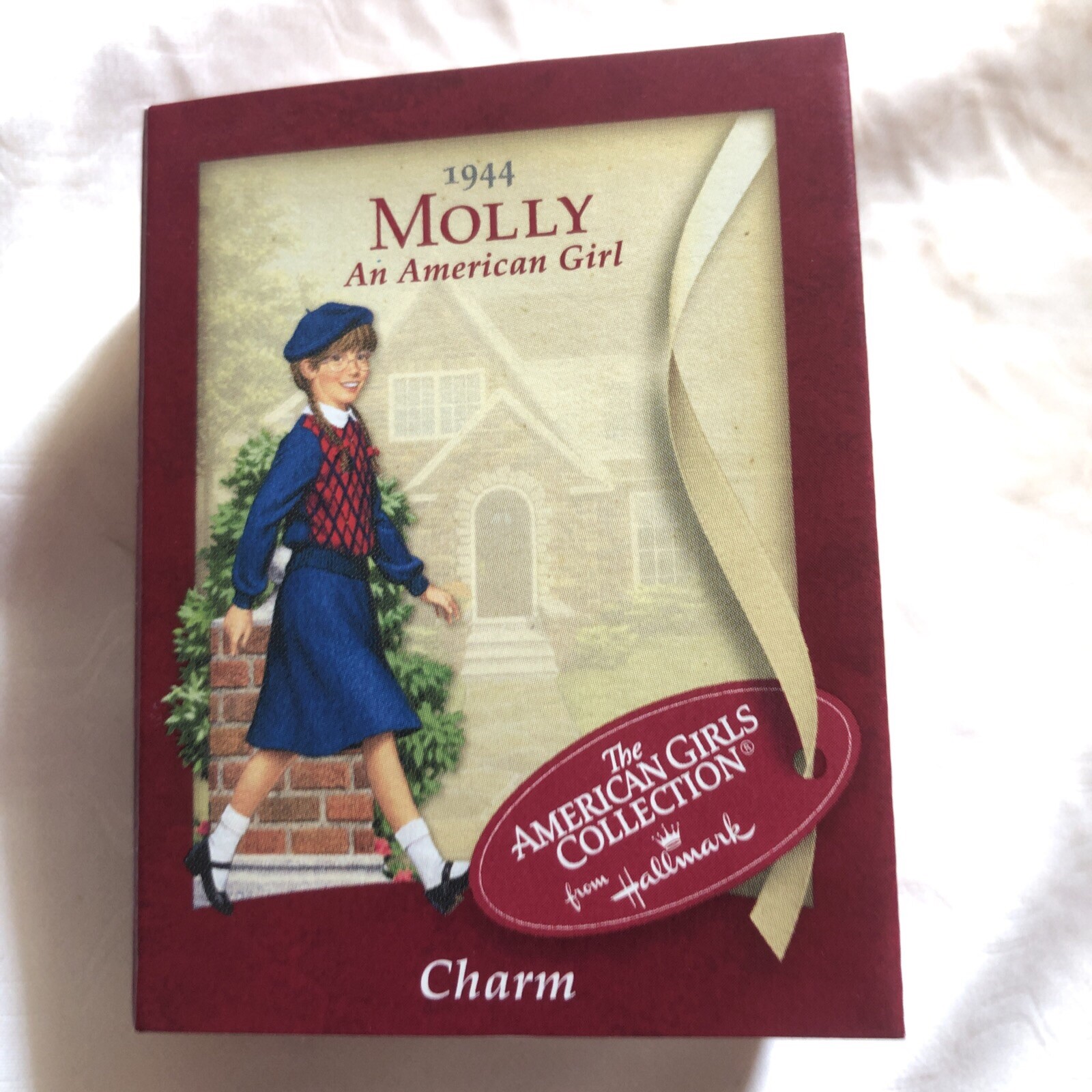 American Girl Charm Molly 2002. 1ACG3538