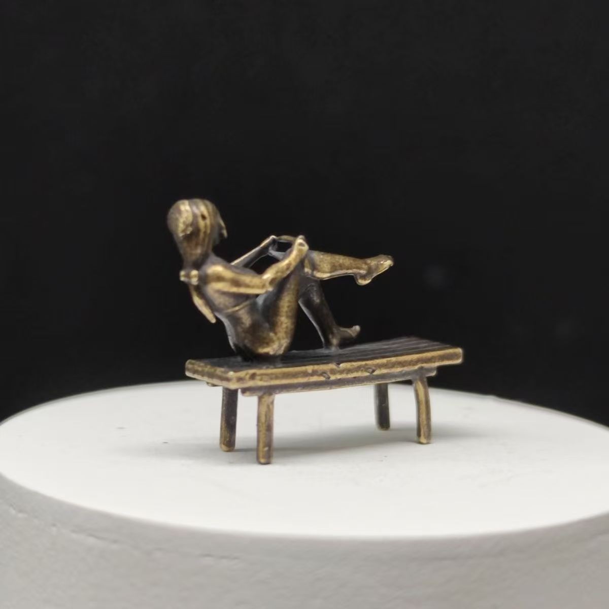 Mini Brass Seated Pin-Up Figurine – Retro Art Collectible Decor Statue