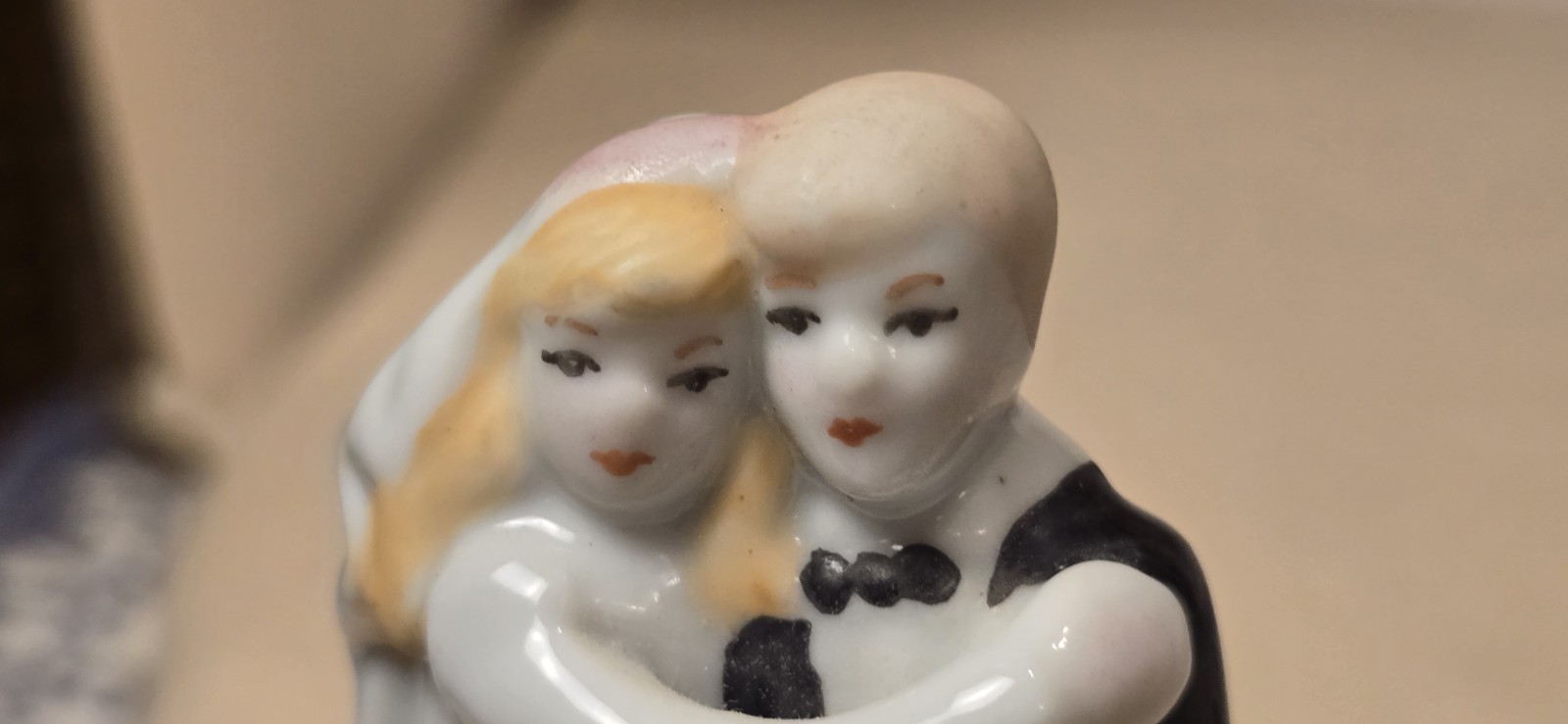 VTG 1950s Bride & Groom Porcelain Hand Painted Wedding Cake Topper 5″x 3″