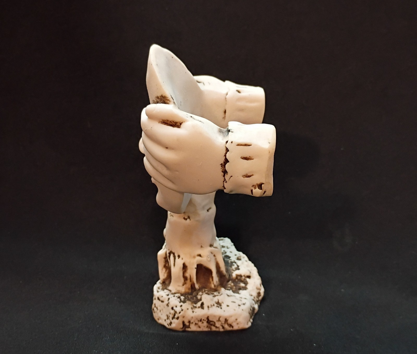 Abstract Sculpture ‘ Face and Hands ‘ Statuette – Polyresin – 5.25″ H x 5″ W