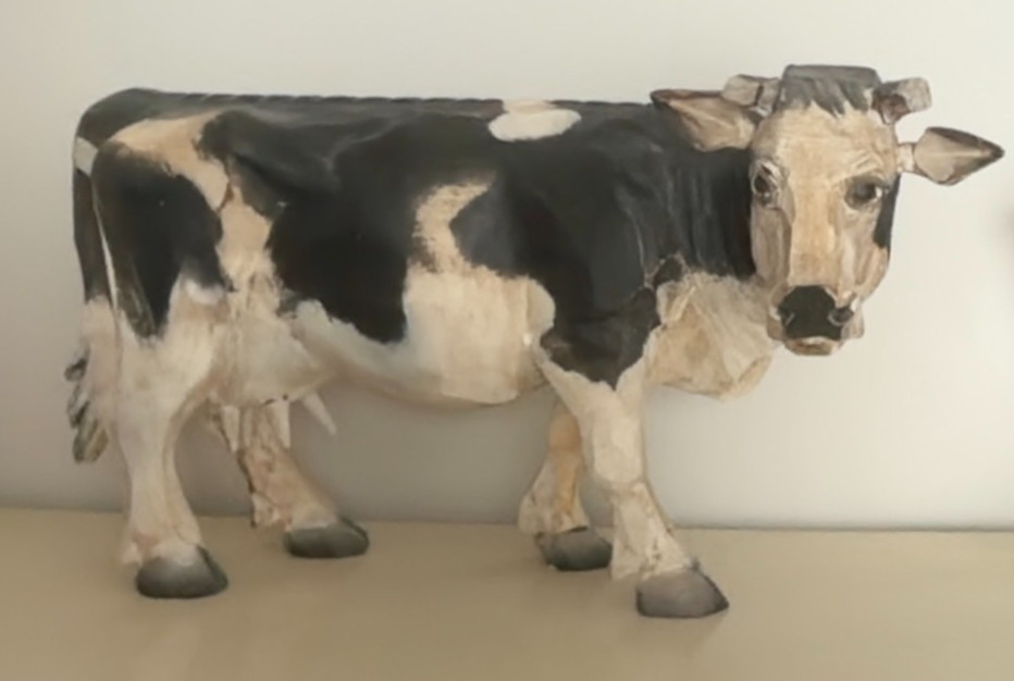DETAILED CARVED WOOD HALSTON COW FIGURINE. ABOUT 15″ LONG. Realistic Looking.
