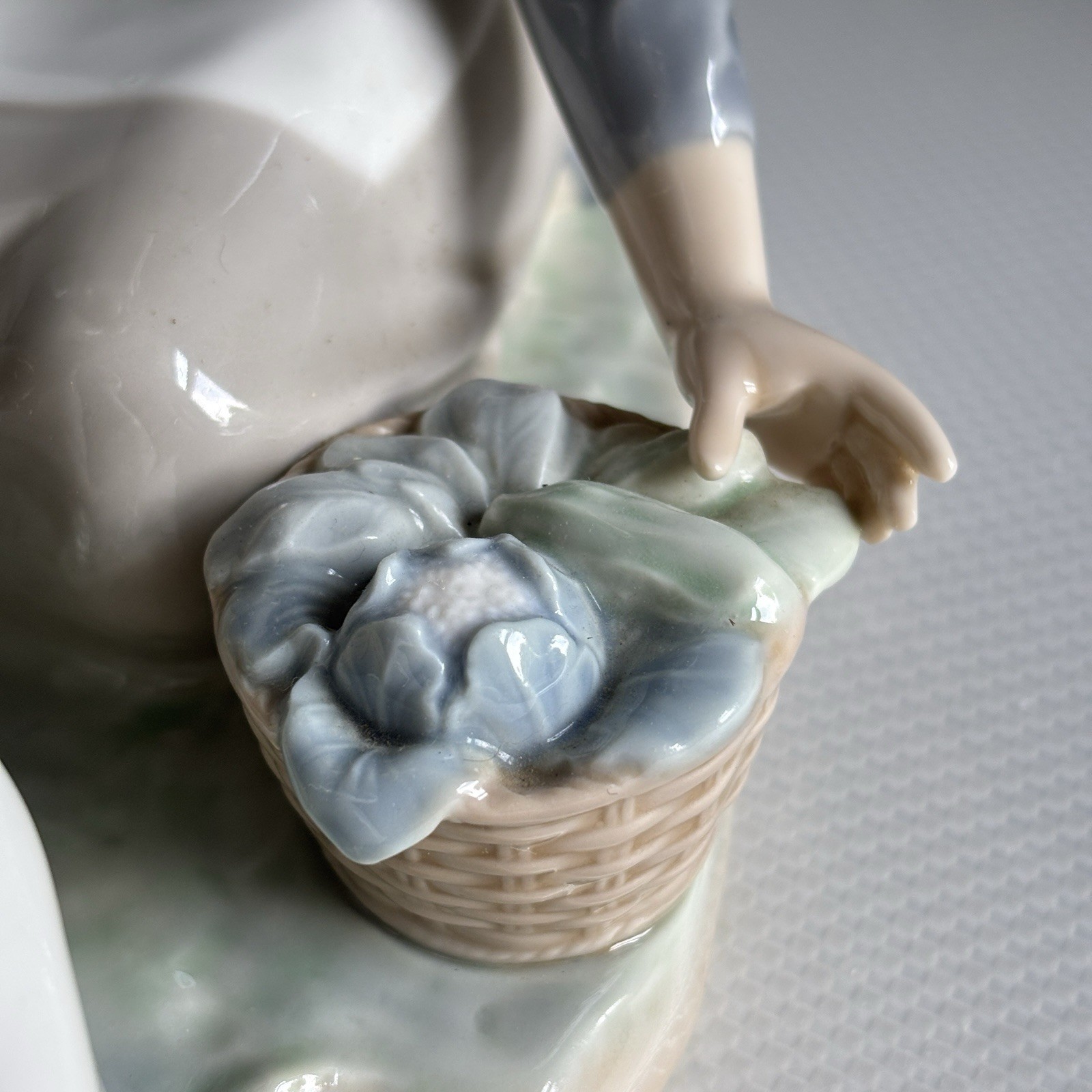 Lladro Spain #4849 Food For Ducks Retired Porcelain Figurine Spain Cabbage