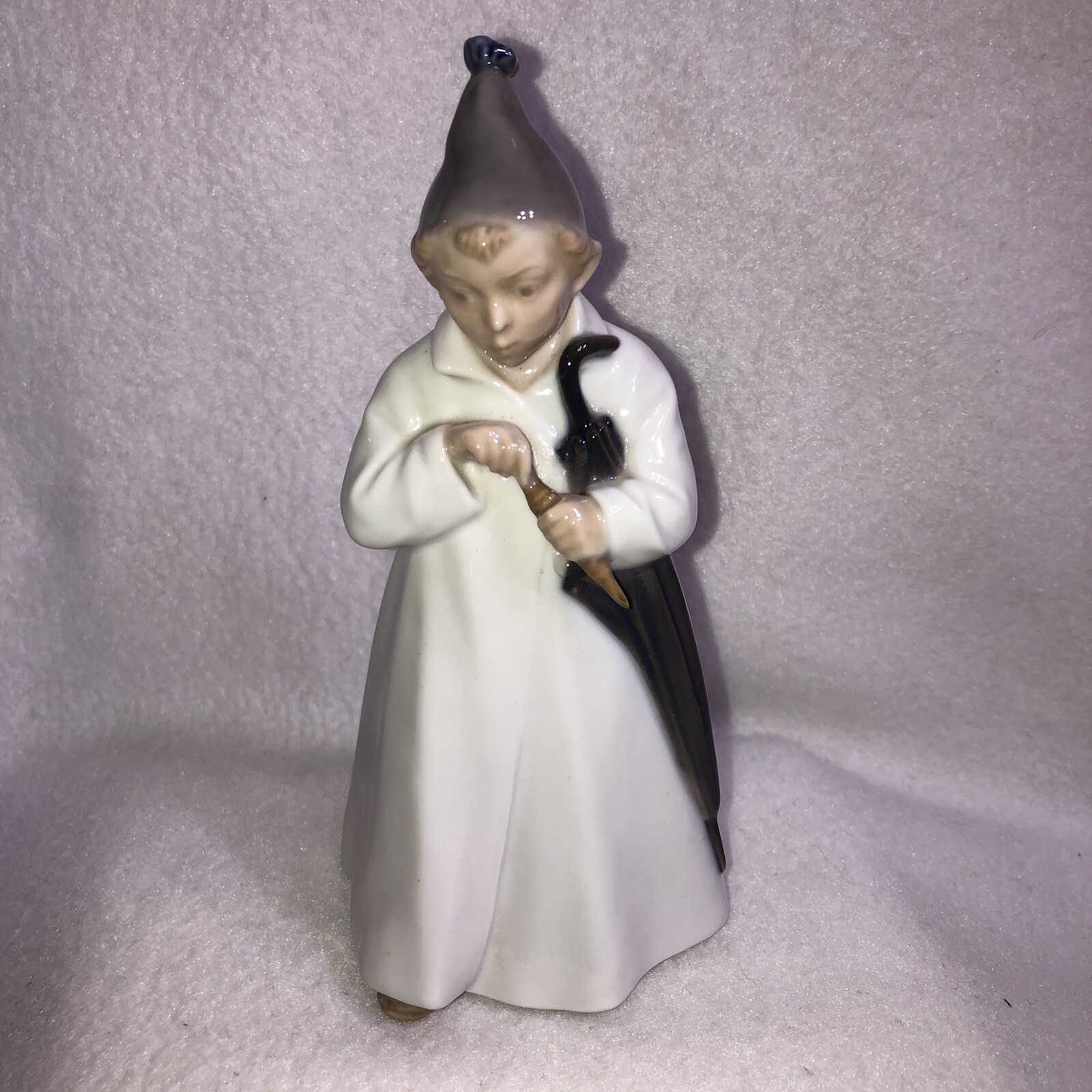 Royal Copenhagen 1145 Sandman 6.25″ Porcelain Figurine Boy Umbrella Denmark