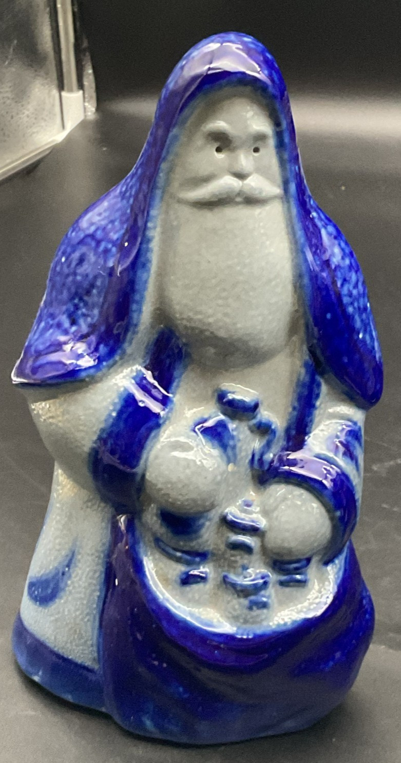 RARE Eldreth Pottery 2001 Santa Holding Bag of Toys in Front 8 1/4 “