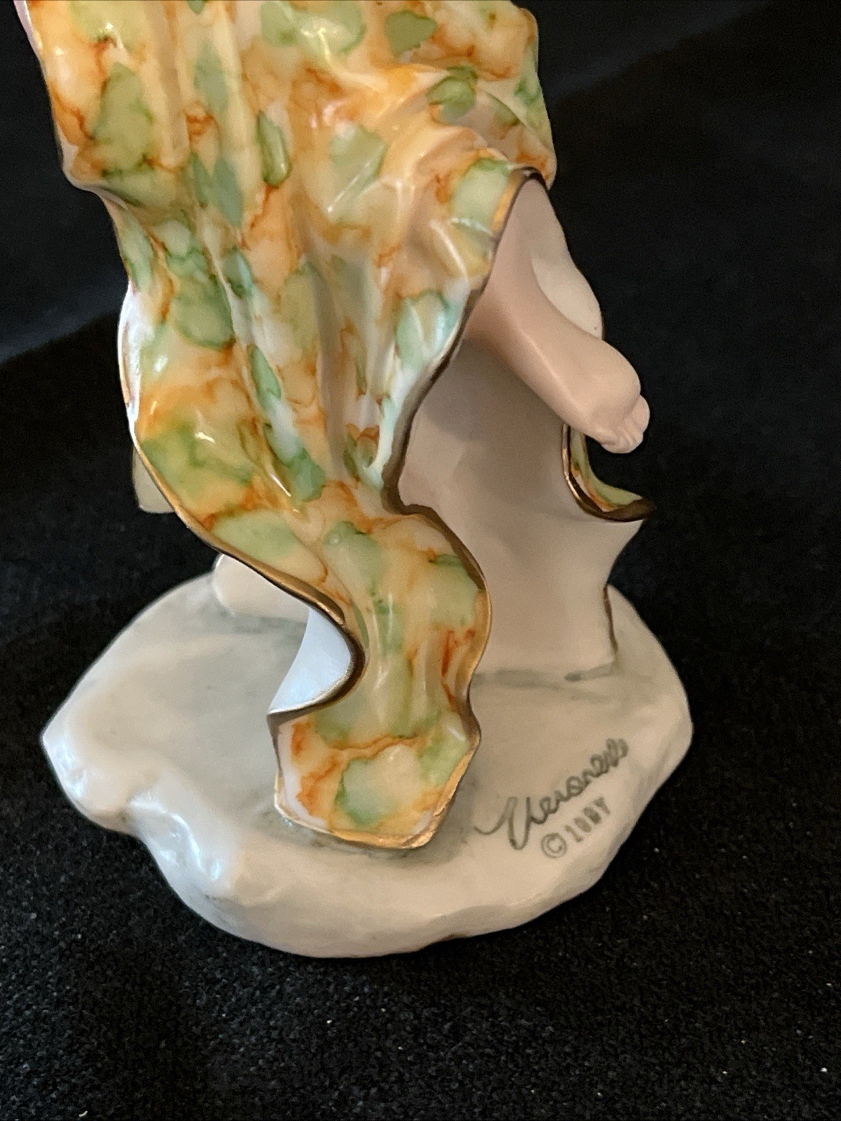 Veronese 1997 Belly Dancer Figurine. 9 1/2” tall. Hand Painted.
