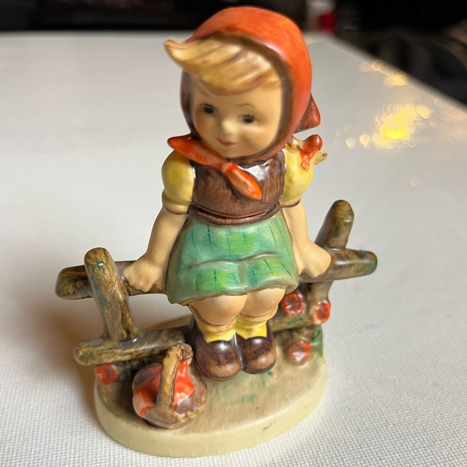 Beautiful Hummel Goebel JUST RESTING Figurine #112/1 1938 Girl Sitting on Fence