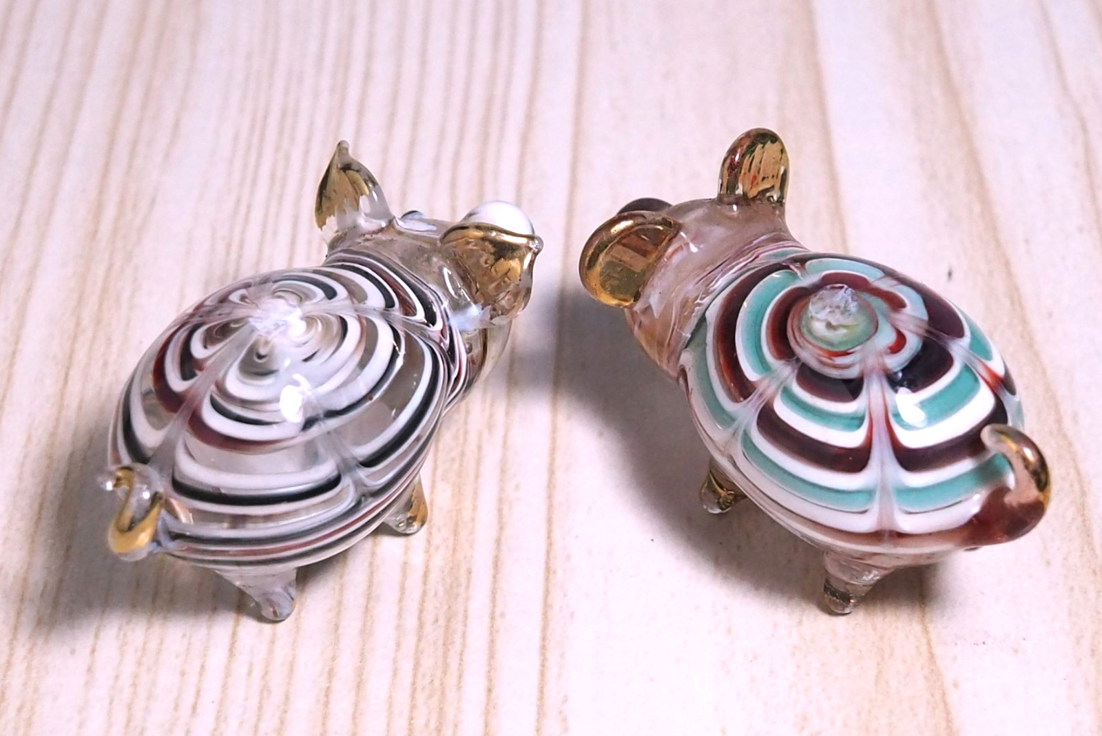 Pair of pig 2pcs figurine hand blown Art Glass gold trim 1.75 in GIFT decor