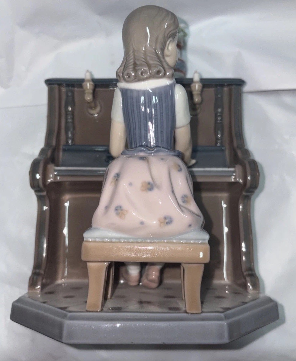 Lladro “Practice Makes Perfect” Porcelain Figure #5462 *READ*