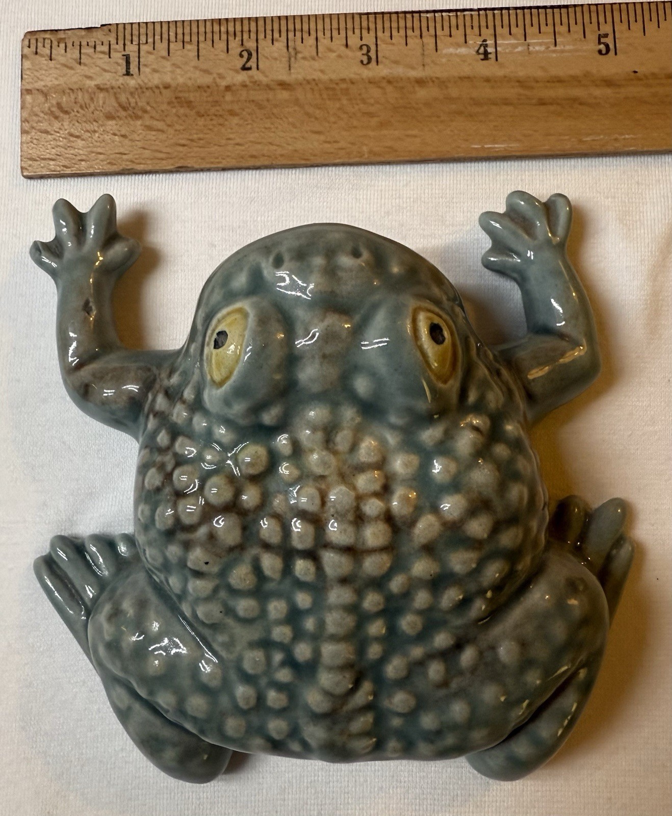 RARE DELIGHTFUL Bordallo Pinheiro Frog Ceramic 5″ Glossy Portugal Figurine