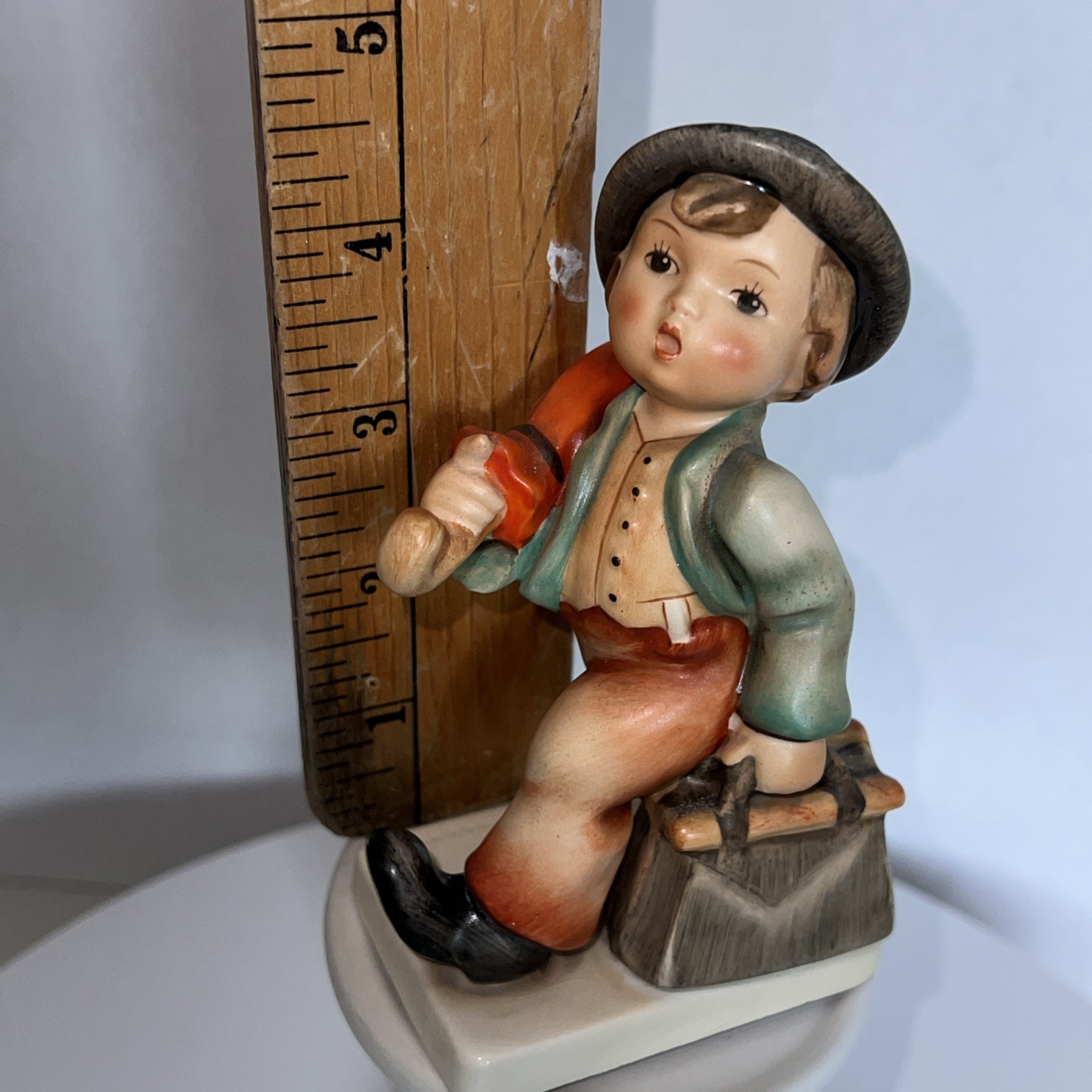 Vintage- Hummel 5″ Merry Wanderer w/Orange Umbrella 11/0 Bee Early Piece
