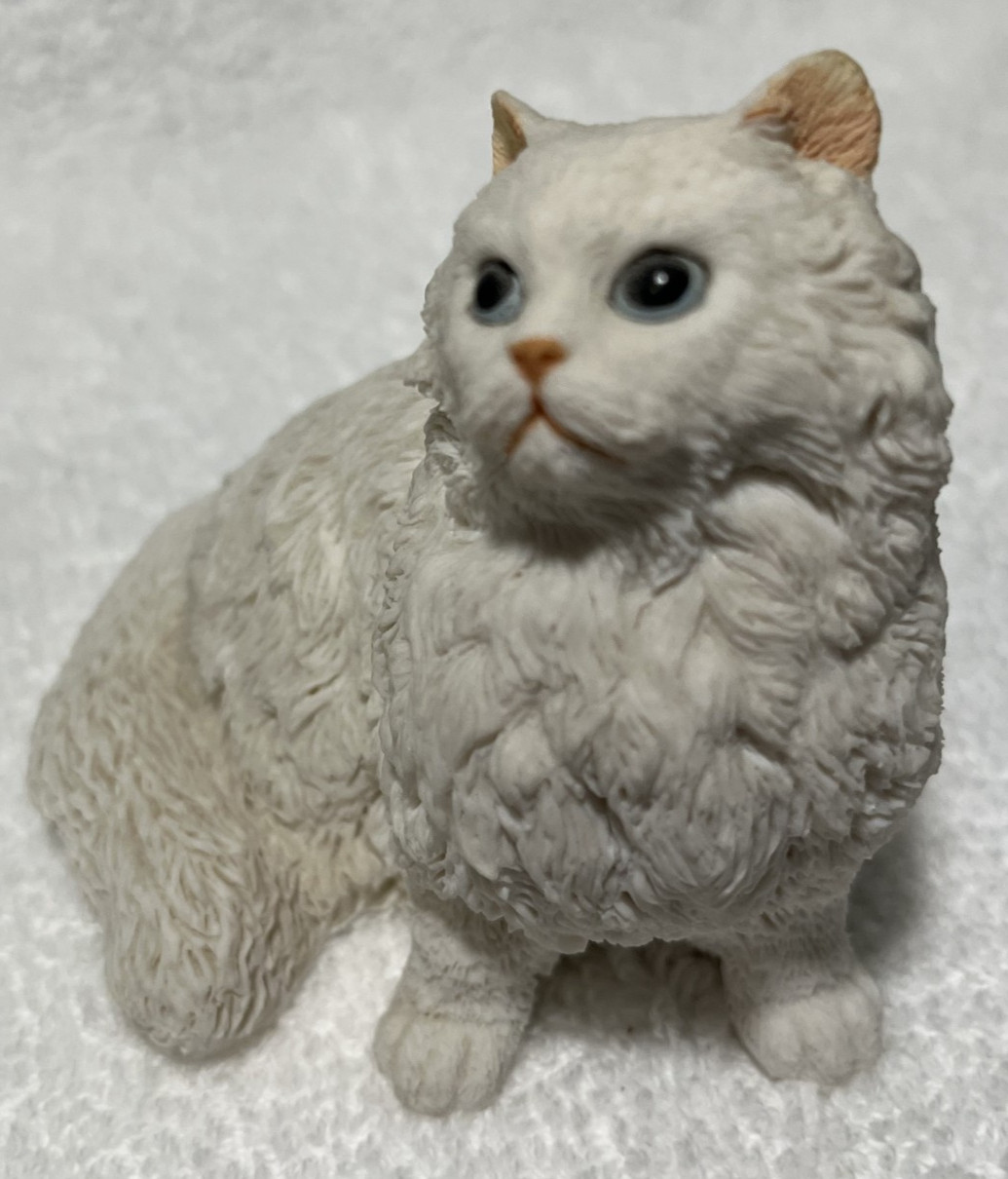 Sherratt & Simpson Willitts Designs White Fluffy Sitting Cat Figurine 89306 2003