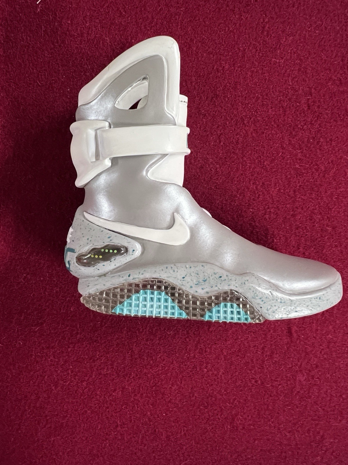 Nike Mag “2011 Mag” 4″ Ceramic Sculpture Back To The Future II 2 and Pin Set
