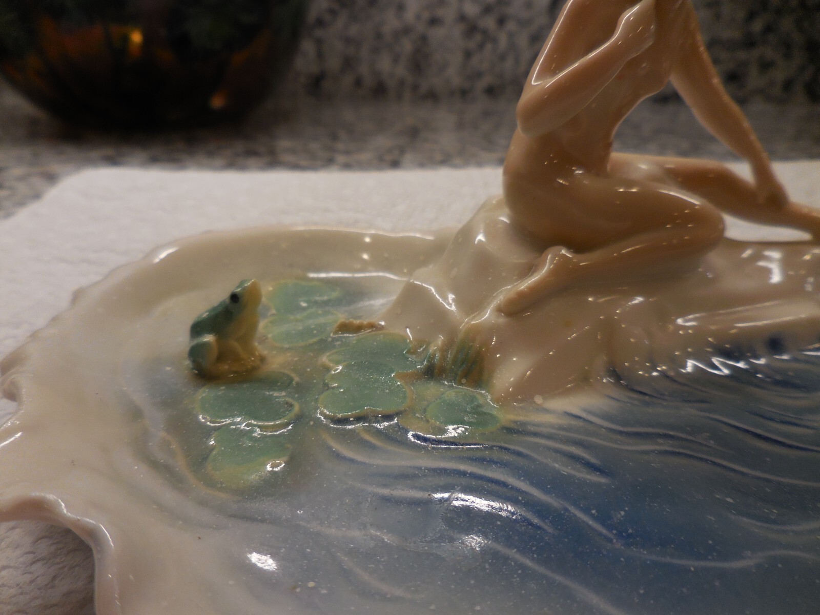 ANTIQUE ART DECO PORCELAIN NUDE SEATED BY POND GERMANY