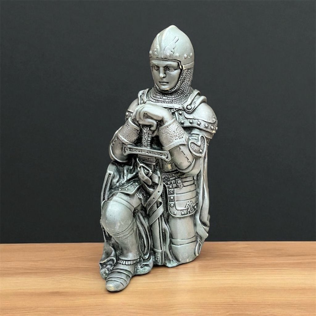 Universal Statuary 1964 Medieval Kneeling Knight Statue 14″ Multicolor Silver