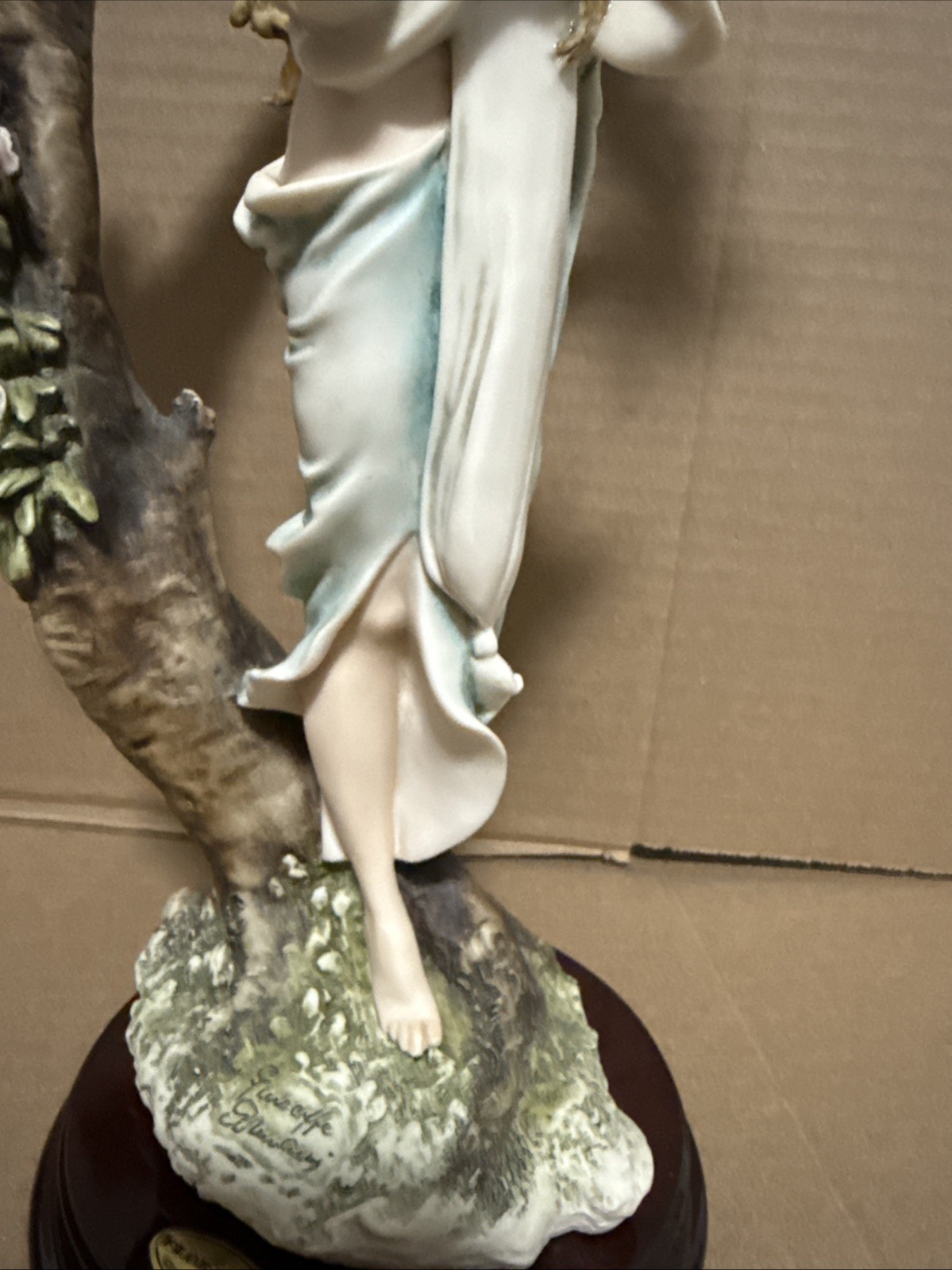 Giuseppe Armani Limited Edition 0499C Young Lady with Doves” 15 1/2 in high