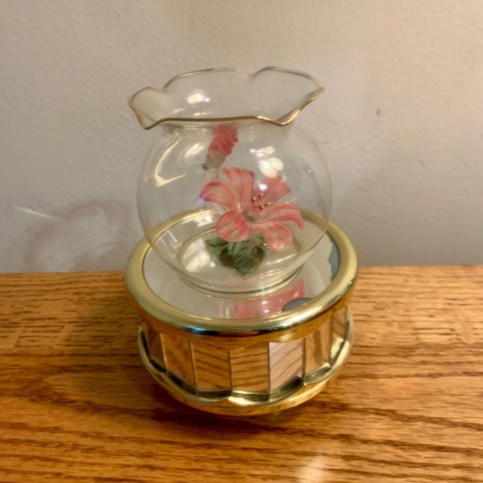Vtg Hand Sculptured Flower In Glass Gold Rotating Light-Up Mirrored Music Box