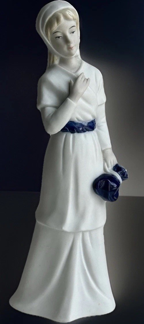 Vintage Spanish Porcelain Figurine Lady with Scarf & Bag 9.5″ Matte/Gloss Finish