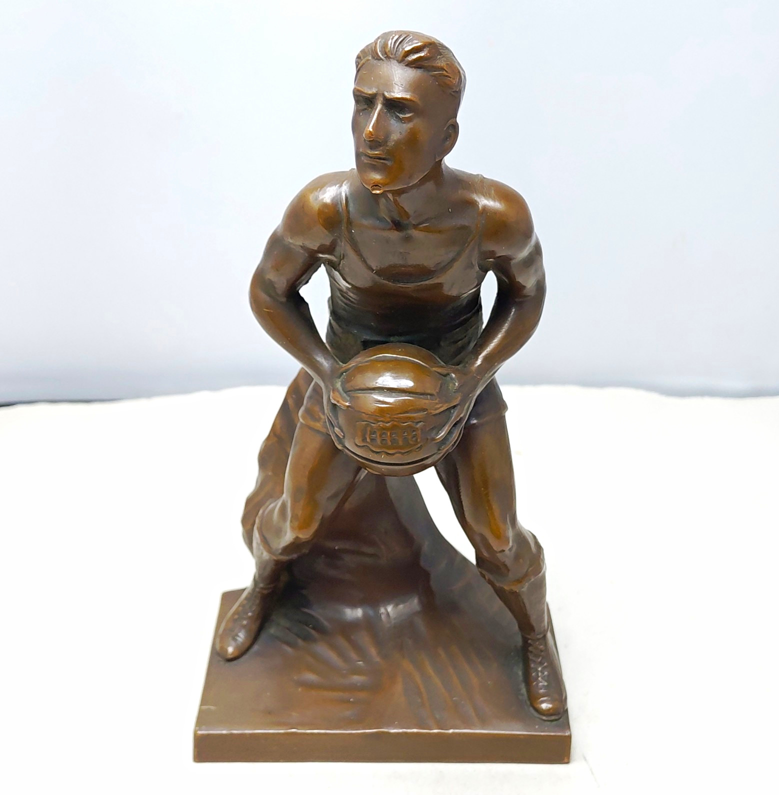 WB Weidlich Brothers Bronze Trophy Basketball Player Statue Vintage Trophy USA