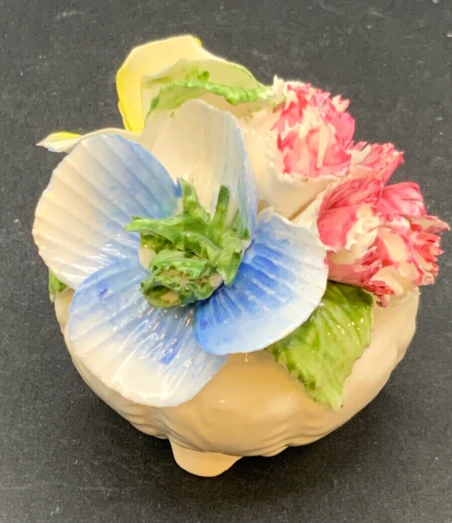 VTG RADNOR STAFFORDSHIRE BONE CHINA BOUQUET OF FLOWERS FIGURINE MADE IN ENGLAND