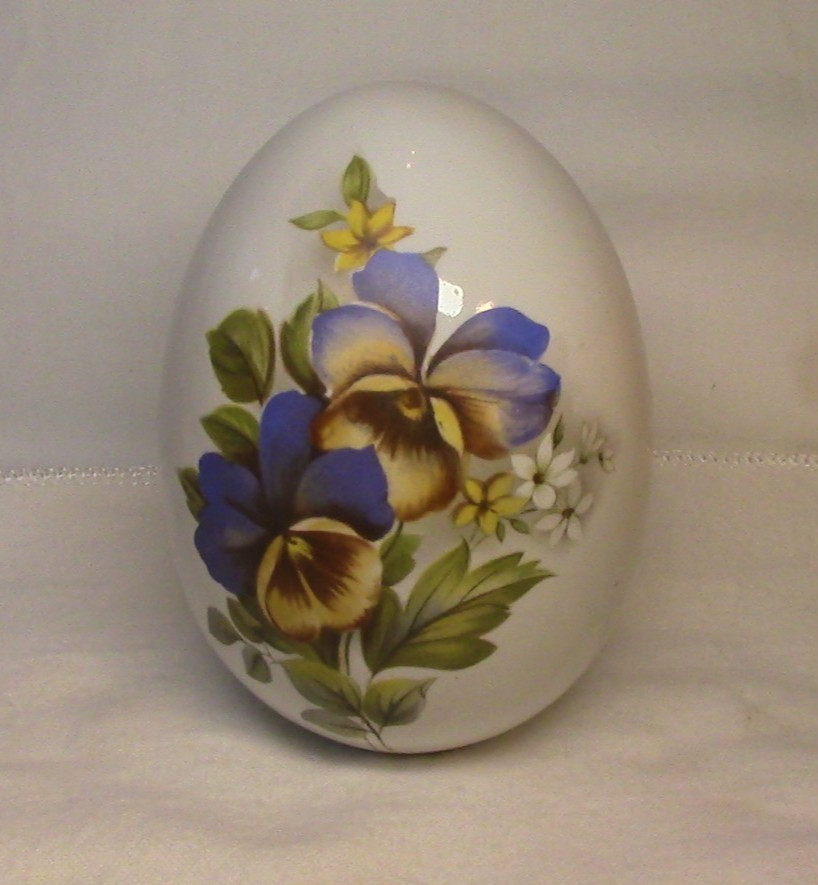 Decorative Painted Ceramic 4 1/4″ Egg W/Pansies Floral
