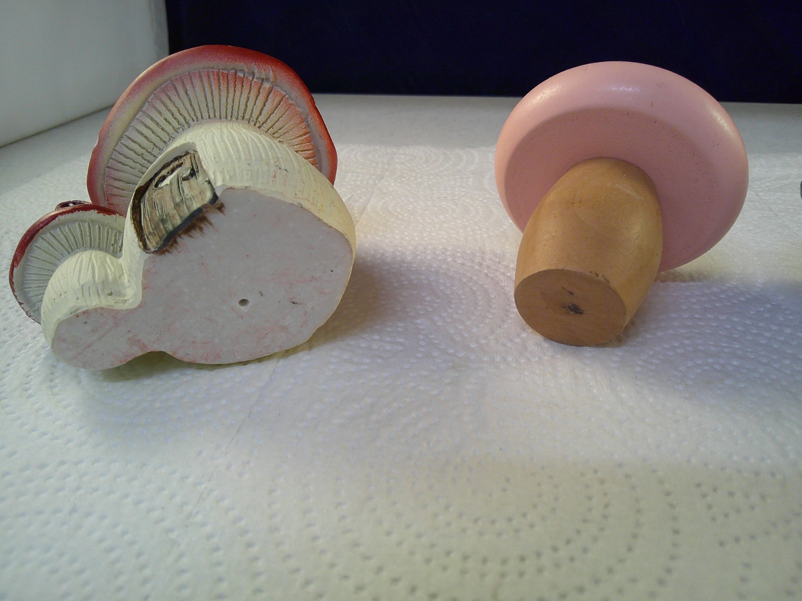 Mushroom Assortment 2-1/2″ S&P, Wooden Pink 2-1/2″ & Resin Mushroon House 3-1/2″