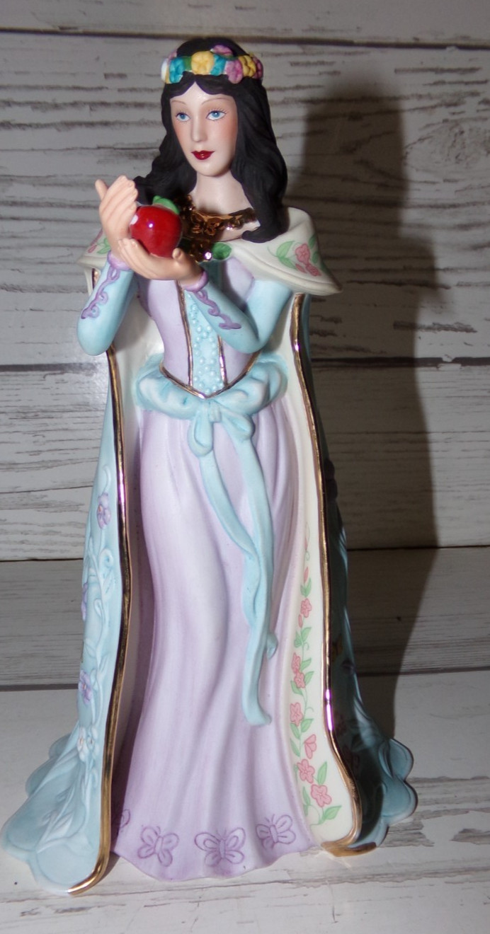 Lenox Snow White The Legendary Princess Porcelain Figurine. Excellent Condition.