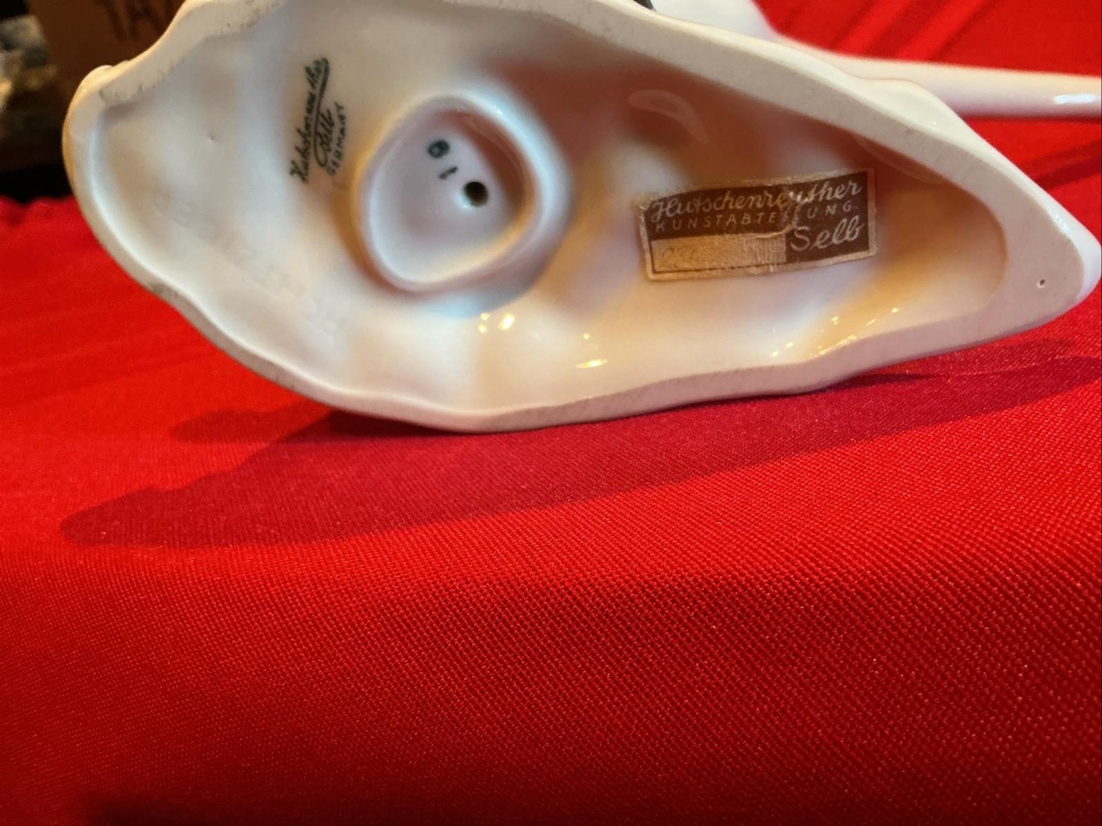 HUTSCHENREUTHER SELB “SWAN IN FLIGHT” MADE IN GERMANY NO CHIPS NO CRACKS.