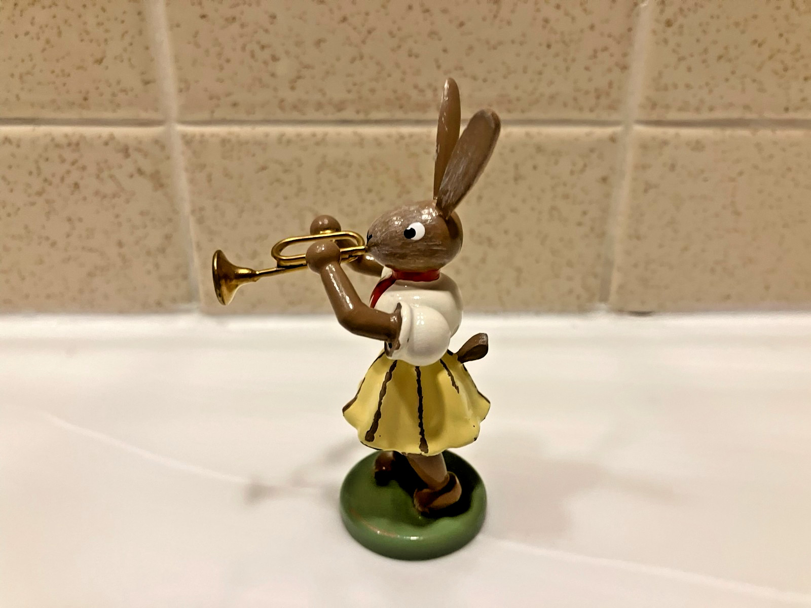 Erzgebirgishe BLANK Girl Bunny Rabbit Trumpet Germany 2 3/4″H