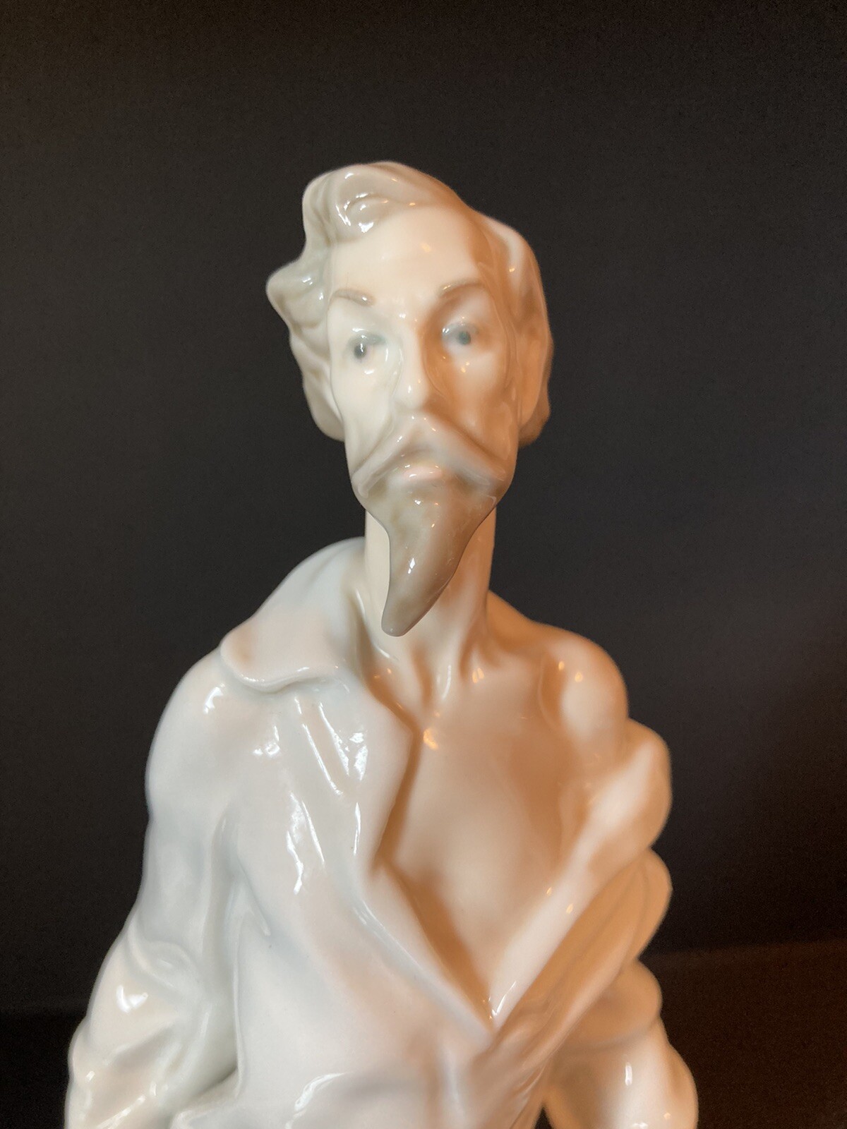 Lladro Don Quixote 11.25″ Porcelain Figurine with Hat in hand & Sword Retired